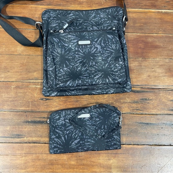 Baggalini Black Floral Crossbody Bag and Pouch Set - Picture 1 of 8